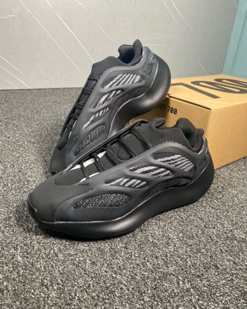 Adidas Yeezy 700V3 Negro