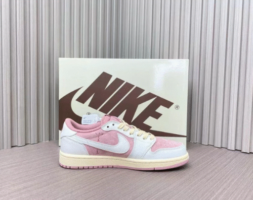 Jordan1 x Travis Scott Rosa/Beige