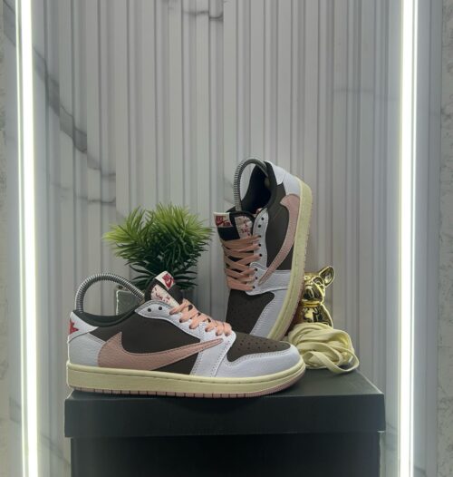 Jordan1 x Travis Scott Cafe/Rosa