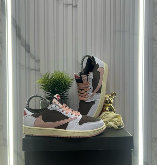Jordan1 x Travis Scott Cafe/Rosa